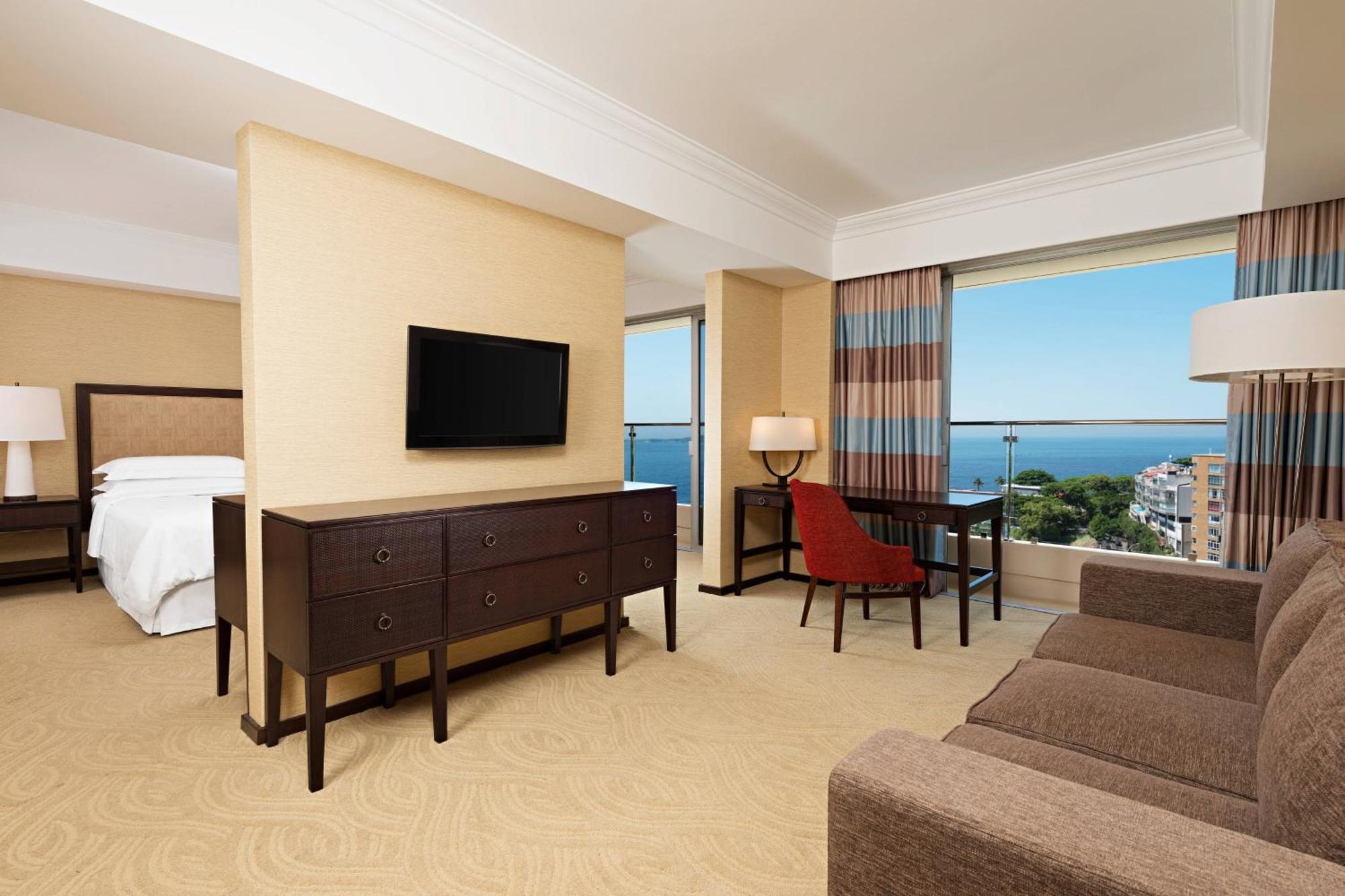 Family Room, Larger Guest room, 1 King, Sofa bed, Balcony